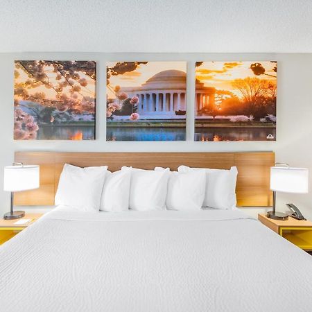 Days Inn By Wyndham Charlottesville/University Area Екстер'єр фото