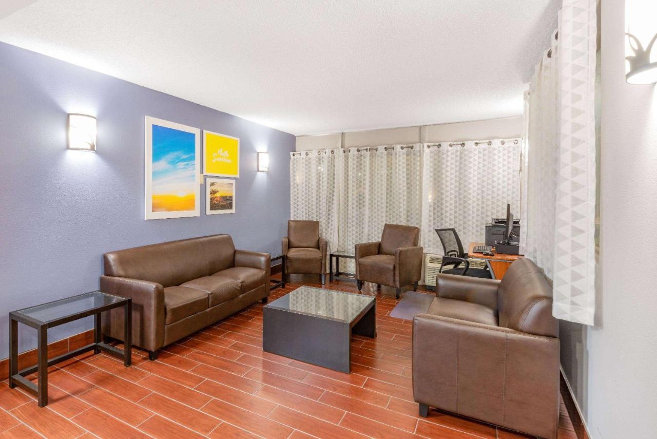 Days Inn By Wyndham Charlottesville/University Area Екстер'єр фото