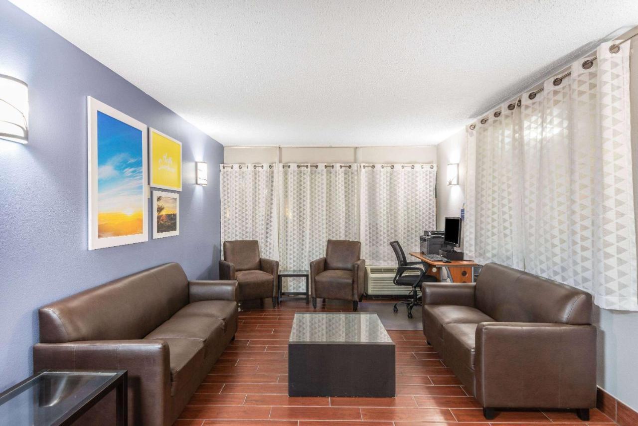 Days Inn By Wyndham Charlottesville/University Area Екстер'єр фото