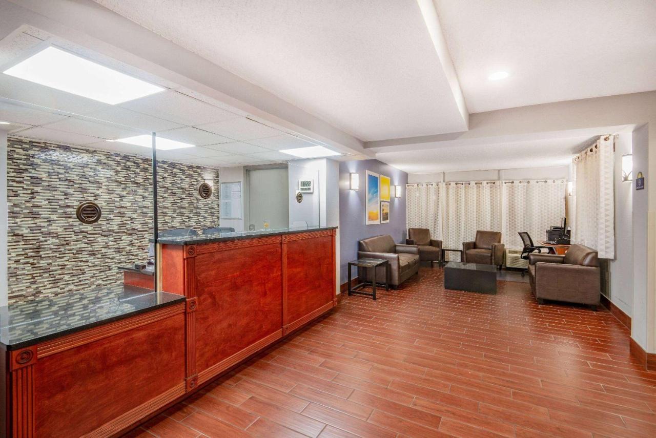 Days Inn By Wyndham Charlottesville/University Area Екстер'єр фото