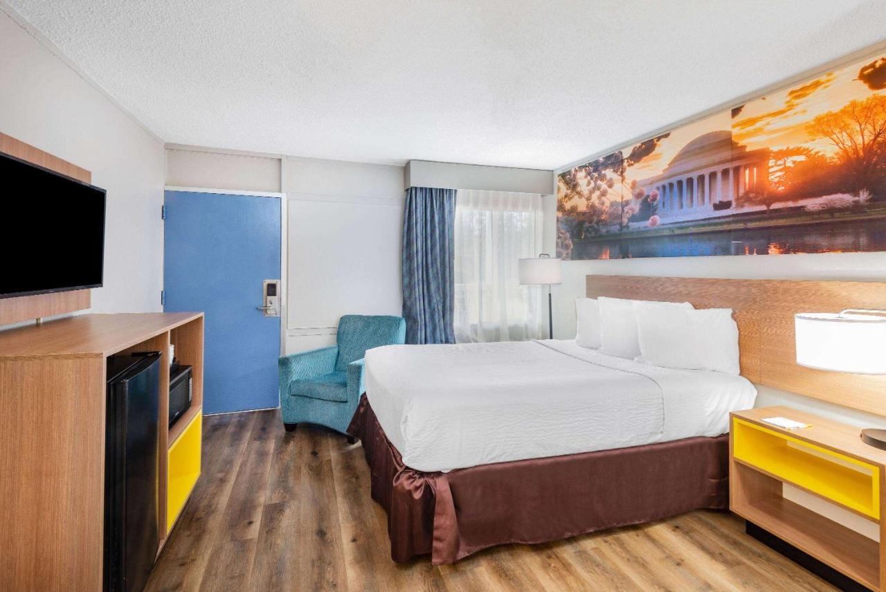 Days Inn By Wyndham Charlottesville/University Area Екстер'єр фото