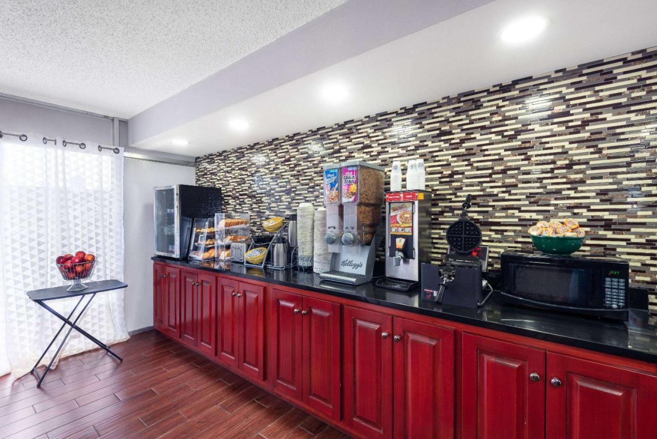 Days Inn By Wyndham Charlottesville/University Area Екстер'єр фото
