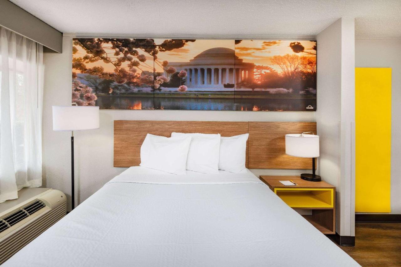 Days Inn By Wyndham Charlottesville/University Area Екстер'єр фото