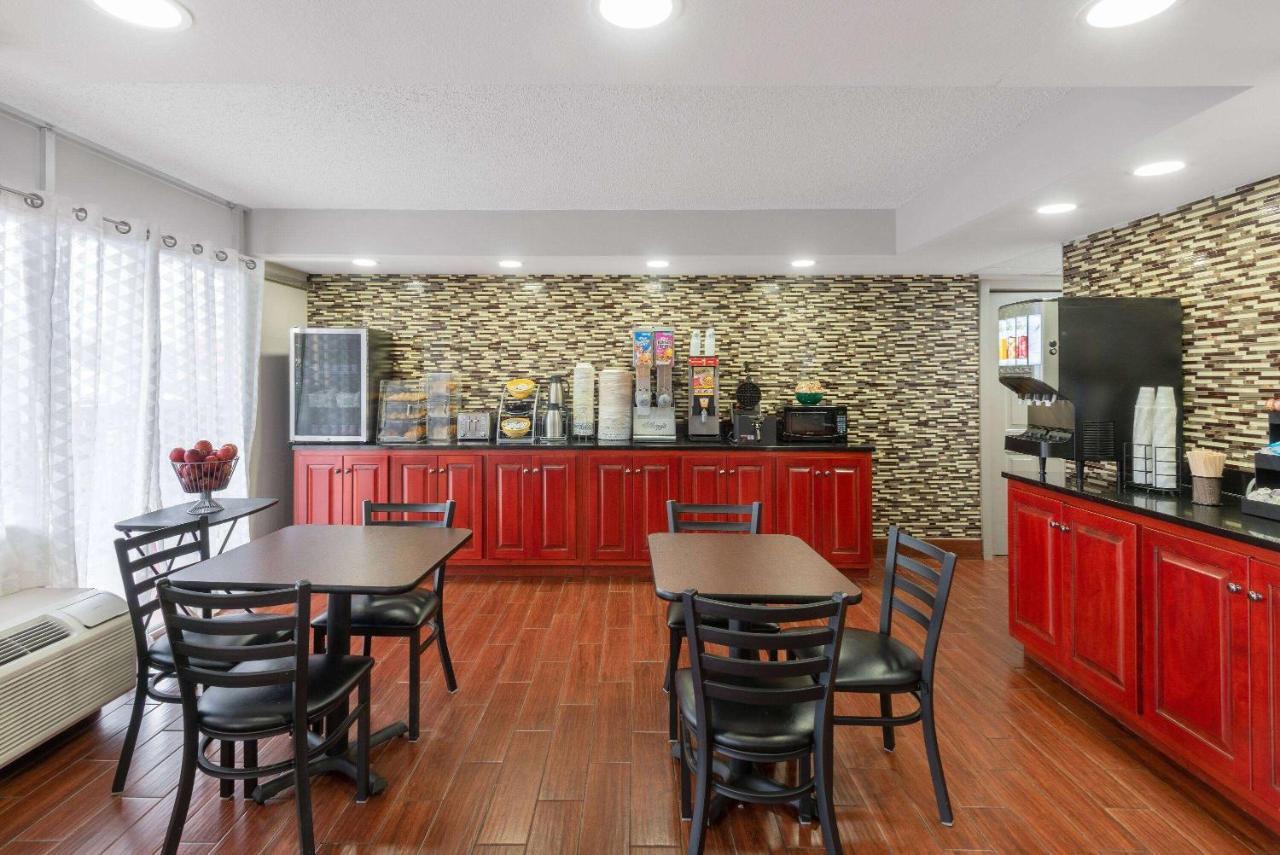 Days Inn By Wyndham Charlottesville/University Area Екстер'єр фото