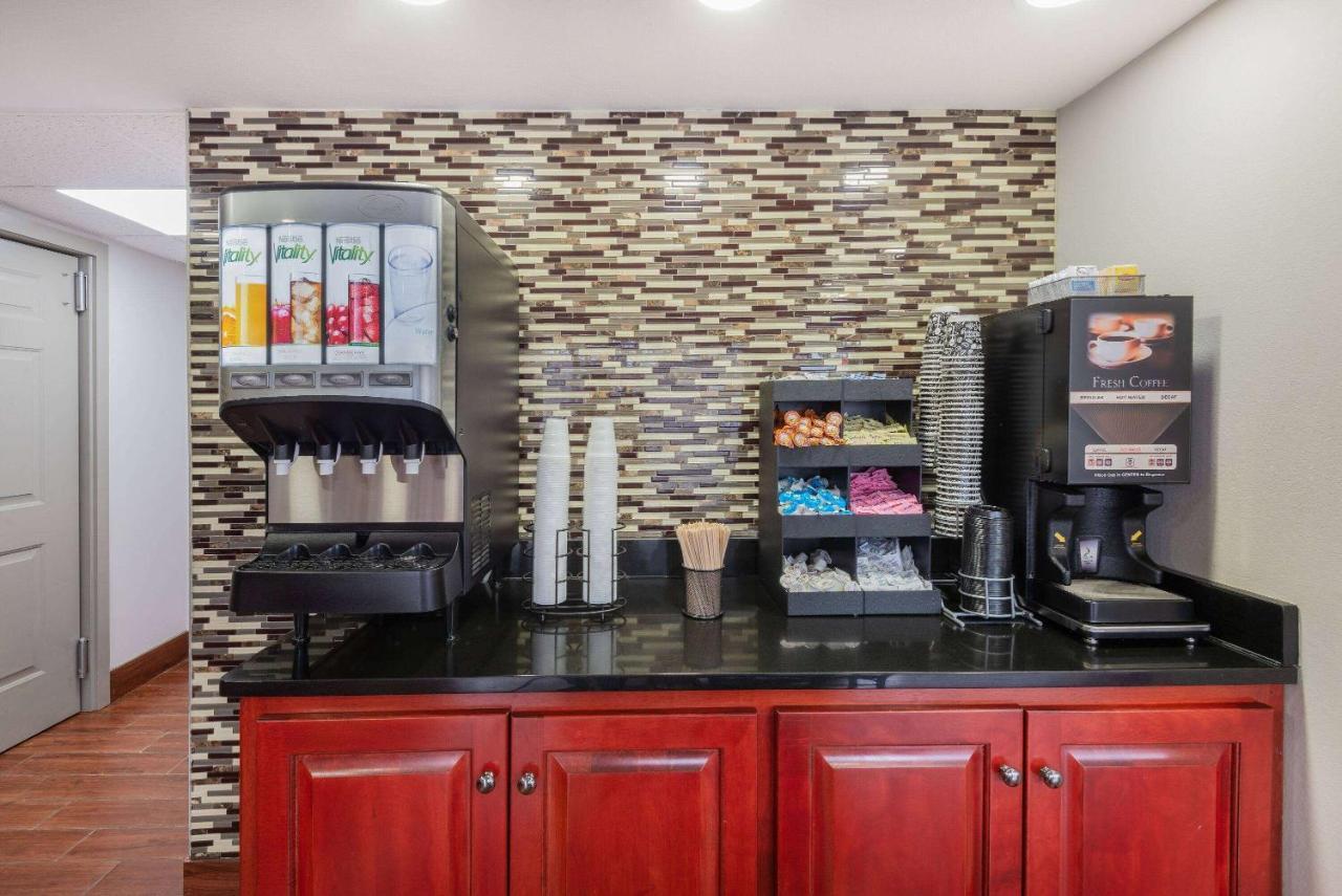 Days Inn By Wyndham Charlottesville/University Area Екстер'єр фото