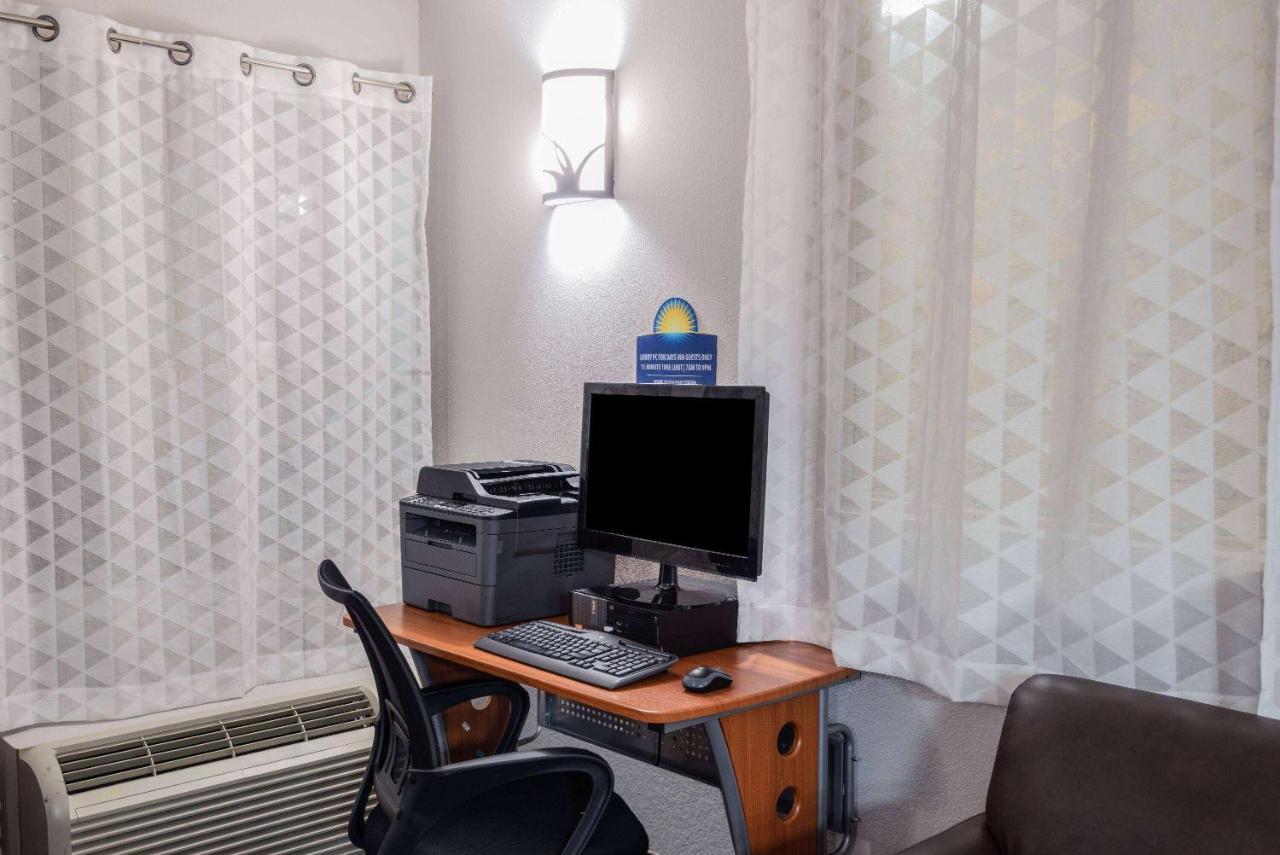 Days Inn By Wyndham Charlottesville/University Area Екстер'єр фото