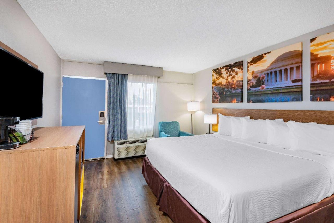 Days Inn By Wyndham Charlottesville/University Area Екстер'єр фото