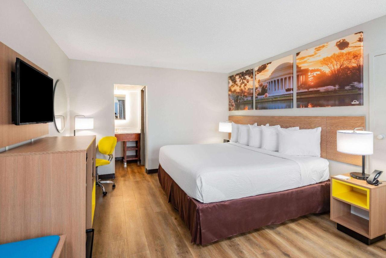 Days Inn By Wyndham Charlottesville/University Area Екстер'єр фото