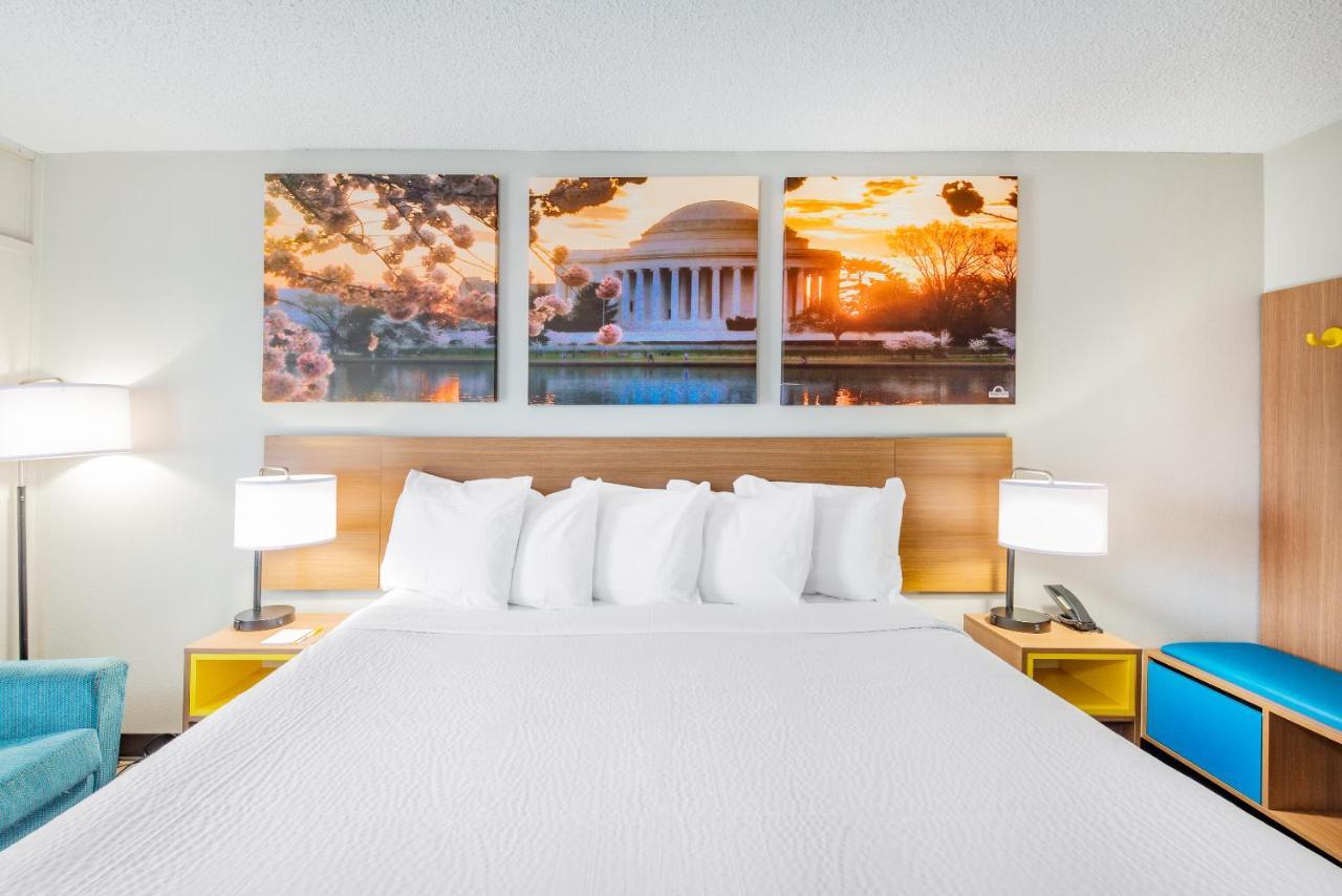 Days Inn By Wyndham Charlottesville/University Area Екстер'єр фото